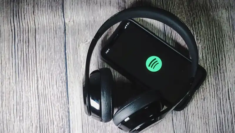 Yapay Zeka Tehlikesi: Spotify'ın Ölü Sanatçılara Şarkı Yayınlama Skandalı