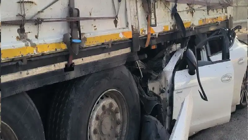 TIR Kazasında Mucize: Arkadan Saplanan TIR'ın Yolculuğu