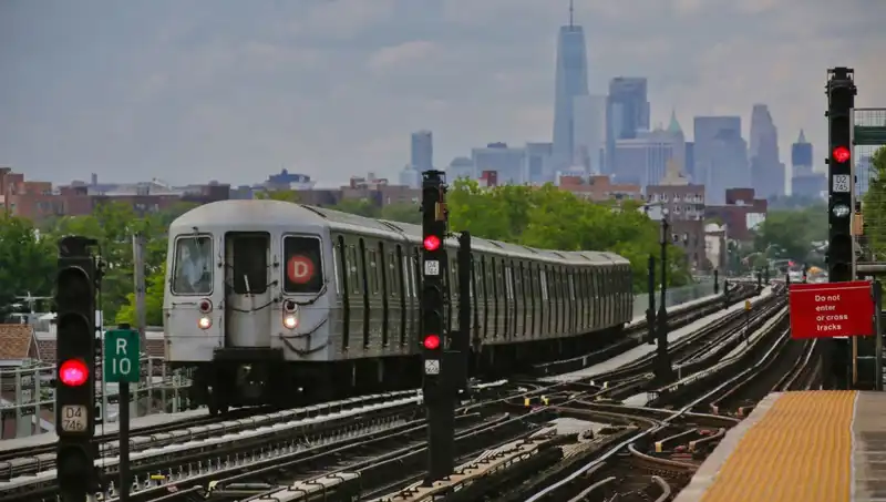 Metro Sörfü Faciası: 15 Yaşındaki Genç Hayatını Kaybetti
