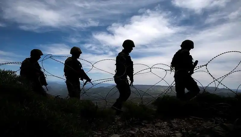 Türkiye'nin Düzensiz Göçmen Sorunu: İki İlde 32 Göçmen Yakalandı