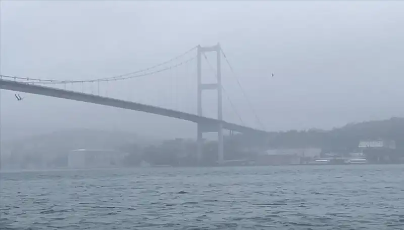 İstanbul Boğazı’nda Gemi Trafiği Sisin Kollarında Kaldı