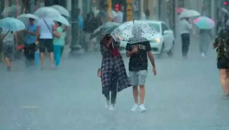 Meteoroloji'den Uyarı: Yangın Bölgesinde Rüzgar, İstanbul’da Sağanak Yağmur Bekleniyor