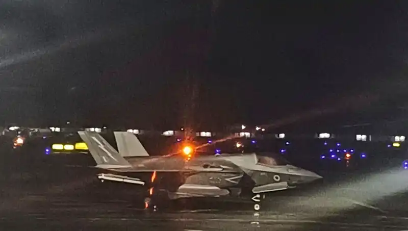 5 Haftanın Ardından Hindistan'da Mahsur Kalan İngiliz Savaş Uçağı Havalandı