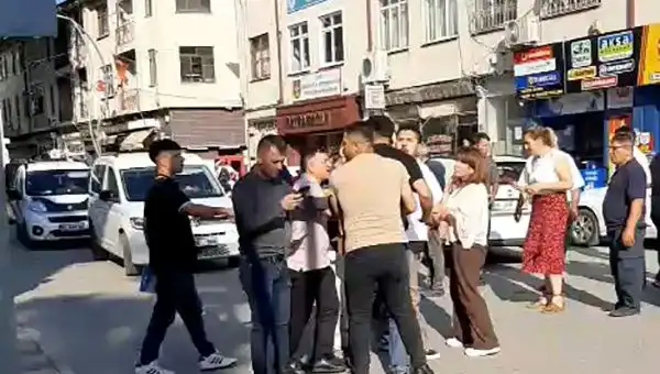 Gazinin Trafikte Darp Edildiği Anlar Güvenlik Kameralarına Yansıdı