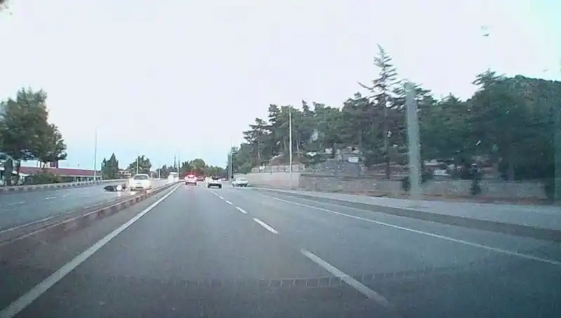 Otomobil ve Motosiklet Çarpıştı: Kaza Anı ve Sonrası!