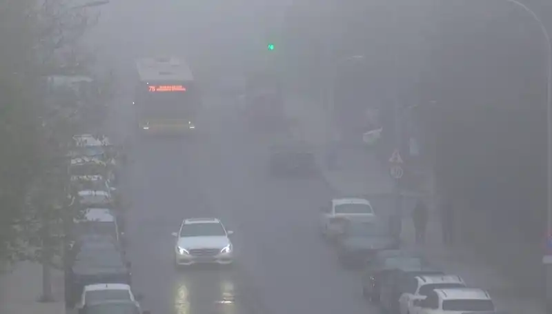 İstanbul'da Görüş Mesafesini Düşüren Gizemli Sis Atmosferi Sarmaladı