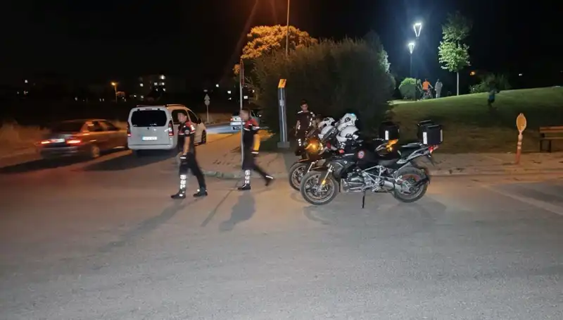 Parkta Çıkan Kavga: 14 Yaşındaki Çocuk Bıçaklandı, Olayın Ayrıntıları Şokta!