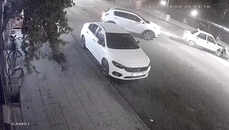 Yaya Geçidinde Dram: Yayalara Yol Veren Sürücüler Kazaya Neden Oldu