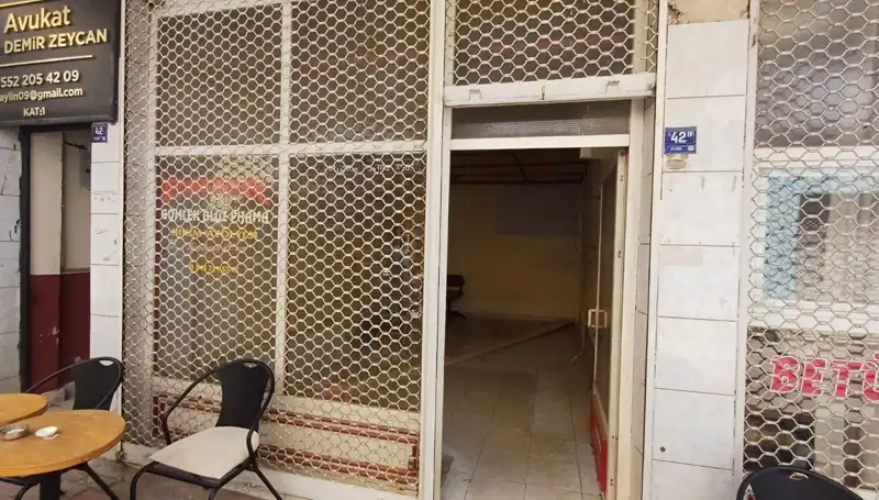 Yarım Asırlık Dükkanın Kapanışı: Anıların Sesi Sessizliğe Karıştı