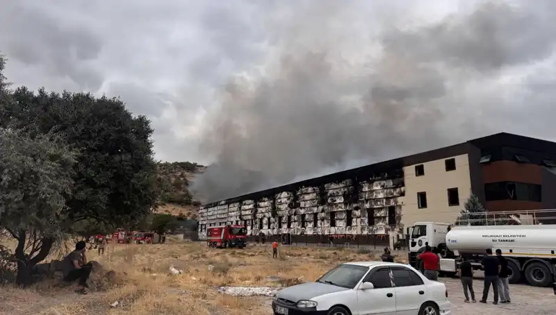 Kayseri'de Mobilya Fabrikasında Korkutan Yangın: Büyük Hasar!