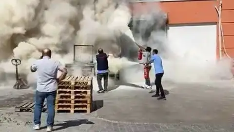 AVM Deposunda Yangın Paniği: Neler Yaşandı?