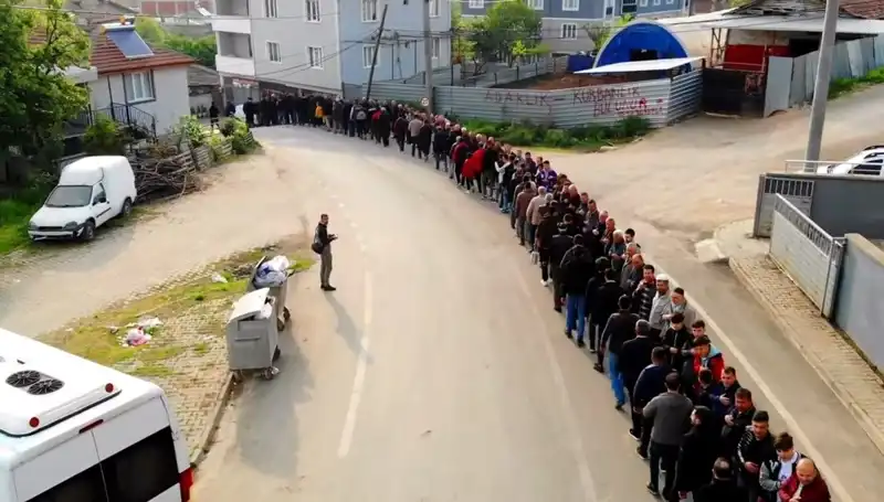 Bursa'da Bayram Coşkusunu Duyuran 1 Kilometrelik Kuyruk!