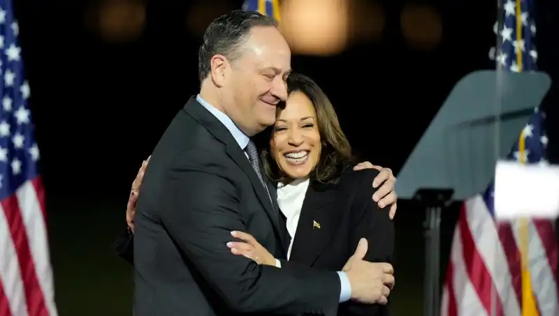 Trump, Kamala Harris’in Eşini Şok Edici Bir Şekilde Görevden Aldı!