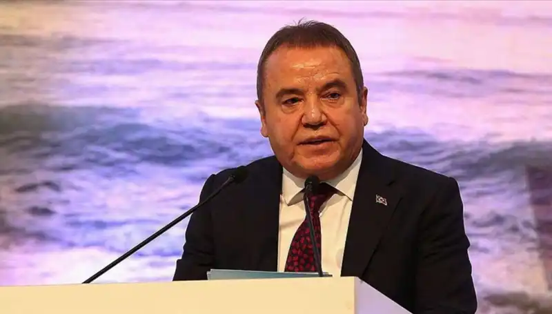 Muhittin Böcek'in Tutukluluğuna İtiraz Reddedildi: Antalya'da Siyasi Gelişmeler
