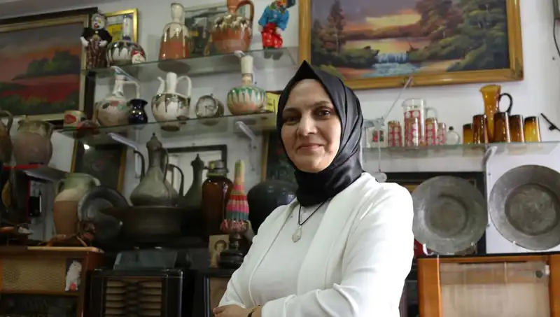 Eşinin Eski Eşyalarını Toplaması Artık Para Kazandırıyor: İşte Hikaye!