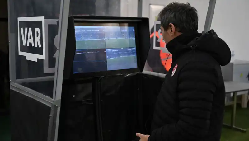 Beşiktaş-Gaziantep FK Maçında Almanya'dan VAR Hakemi Görev Alacak mı?