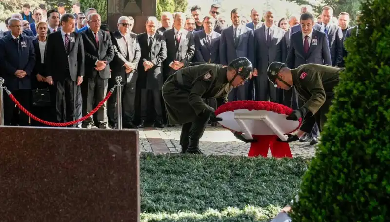 Turgut Özal, Mezarı Başında Anıldı: 8. Cumhurbaşkanı'nın Unutulmaz Mirası