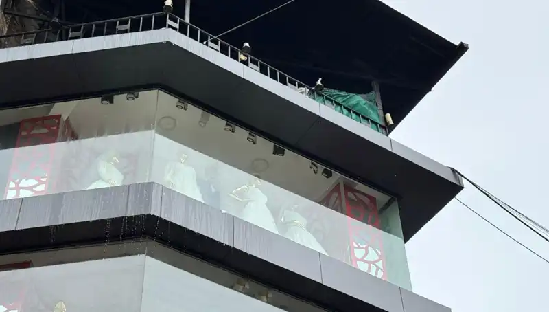 Giyim Mağazasında Çıkan Yangın, Müşterileri Korkuttu ve Eşyaları Alevlere Teslim Etti