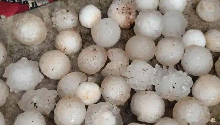 Şanlıurfa'da Kar Topu Gibi Dolu Yağışı: Doğa Şaşırttı!