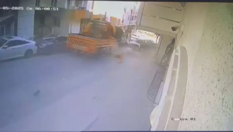 Kontrolden Çıkan Vinç, 23 Araca Çarparak Ancak Durabildi!