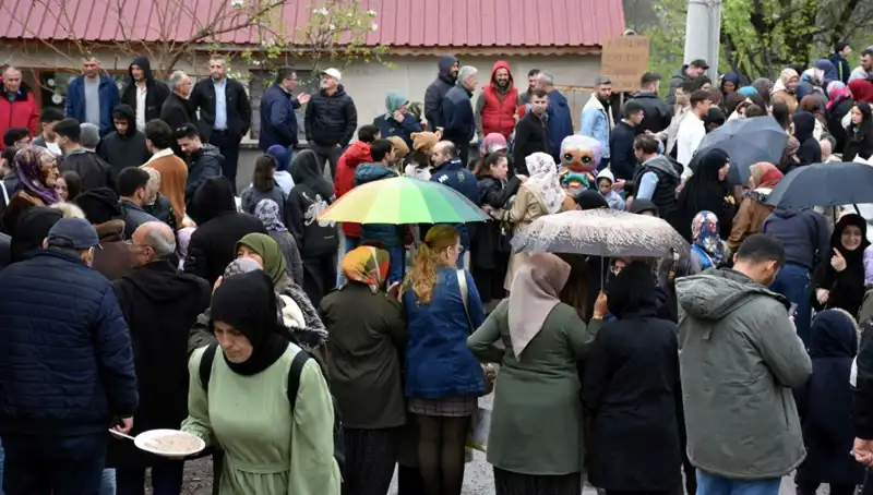 Yüzyıllık Bayram Geleneği: 12 Bin Kişi Bir Araya Geldi!