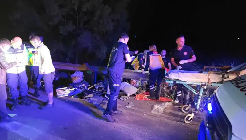 Minibüs Kazası Sonrası Salınan Yolcuların Şok Anları