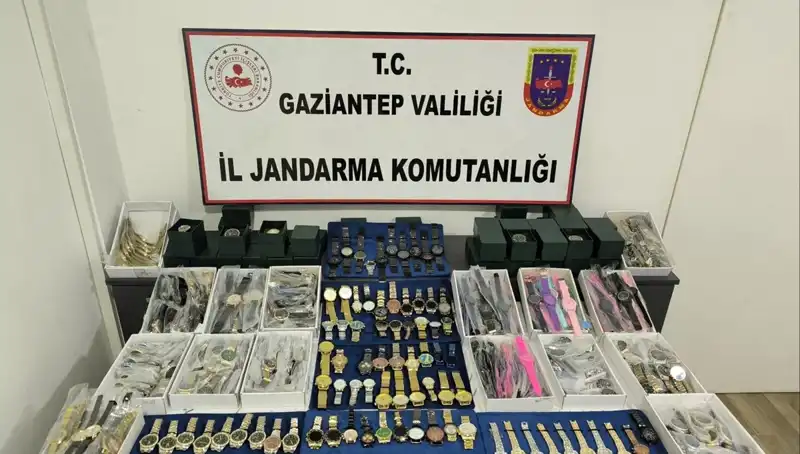 Gaziantep’te Piyasa Değeri 3 Milyon Lira Olan Kaçak Saatler Ele Geçirildi!